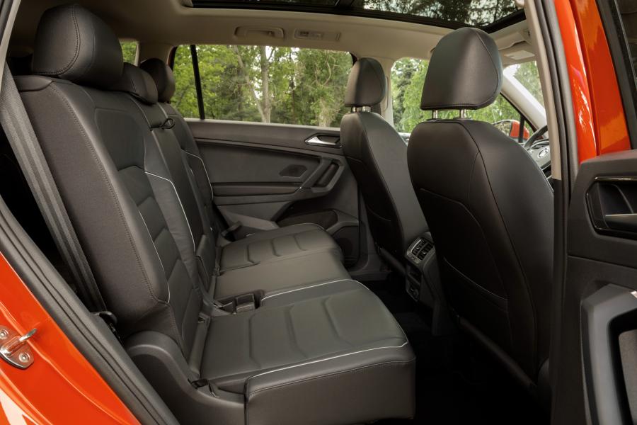 Интерьер Volkswagen Tiguan SEL 2017 года  (NA) (фото 30 из 40)